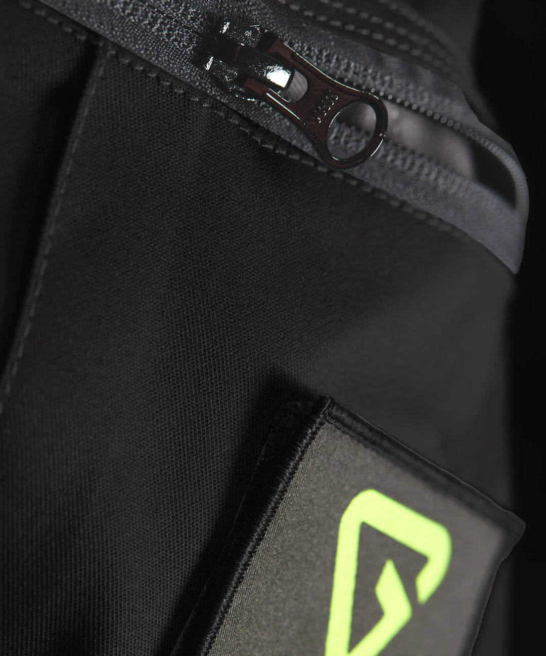 Special Cargo - Black - detail 4